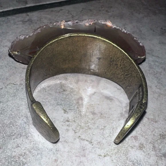 Beautiful handmade geode cuff - Picture 5 of 7